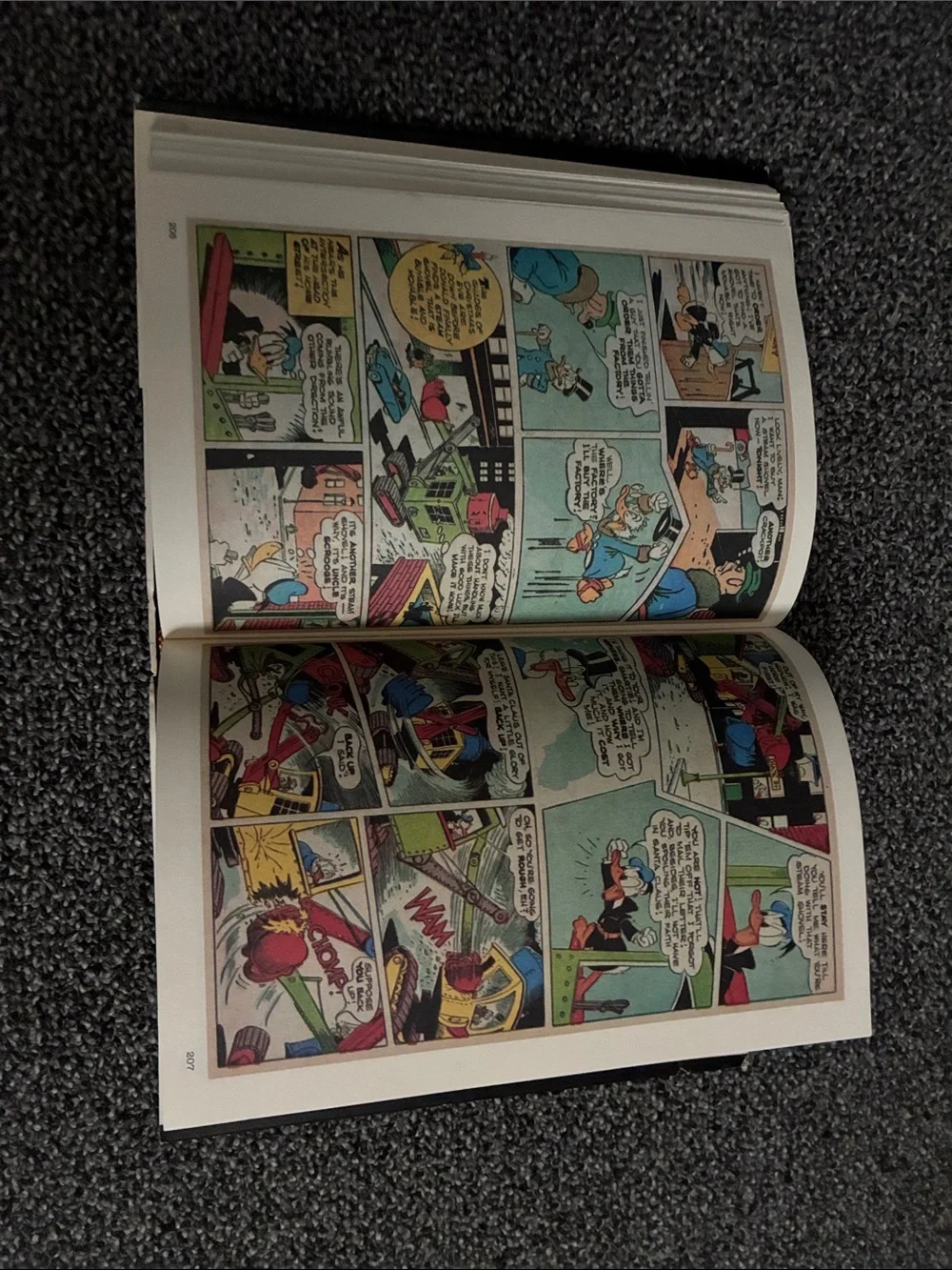 A Smithsonian Book of Comic-Book Comics - Black Cover Edition